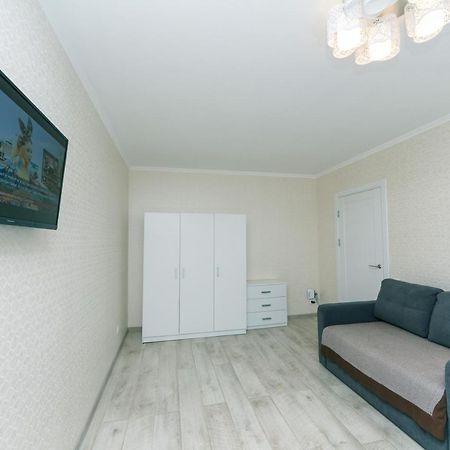 Прекрасная Квартира У Метро Политехнический Институт Kiev Exteriör bild